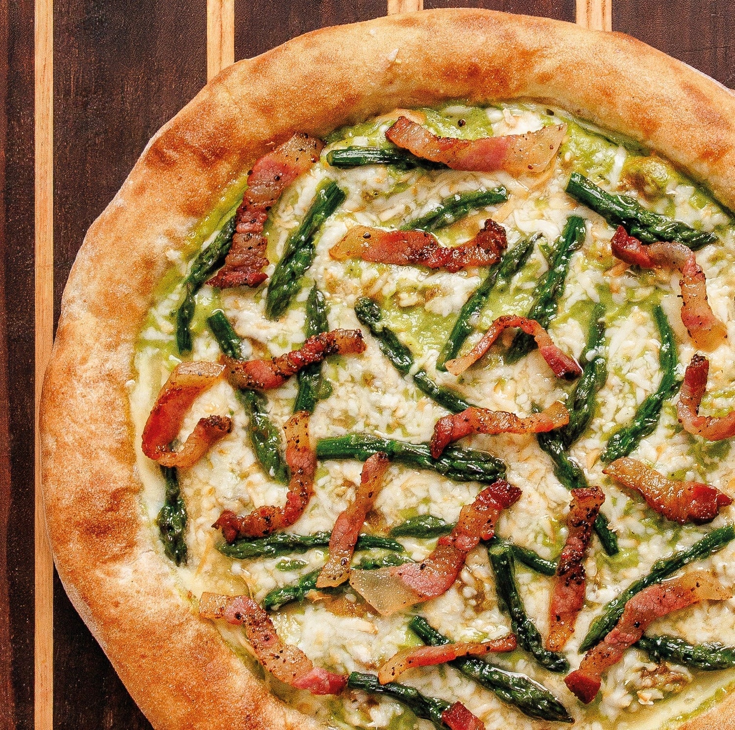 Pizza Tonda con Asparagi e Guanciale
